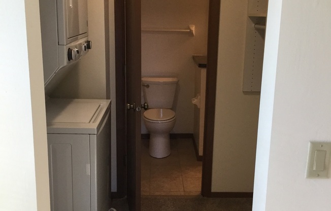 2 beds, 1 bath, 965 sqft, $1,625, Unit 7617CE