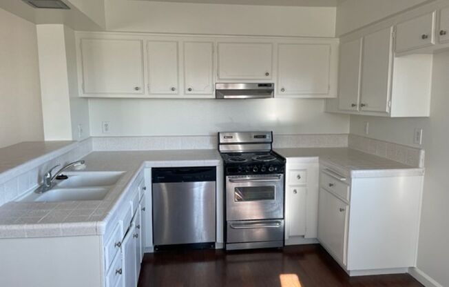 2 beds, 2 baths, $3,000