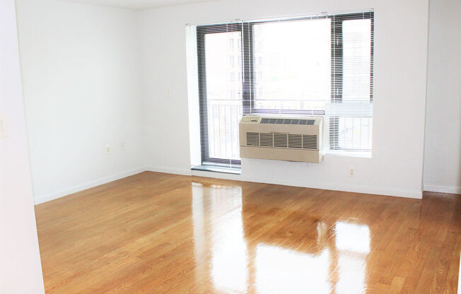 1 bed, 1 bath, 673 sqft, $3,325