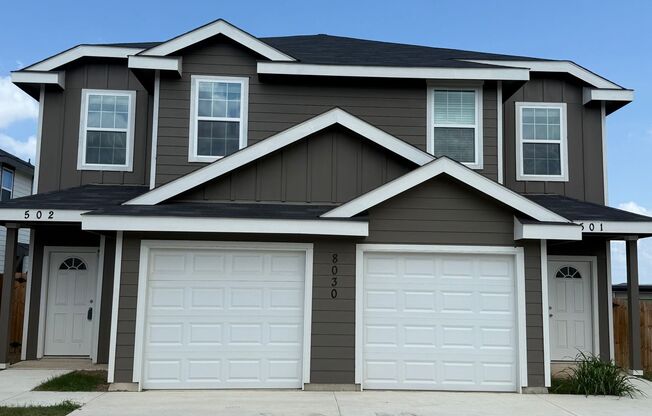 NEW CONSTRUCTION TOWNHOME IN NORTHEAST SAN ANTONIO