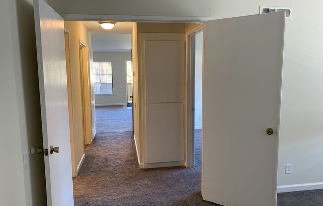 2 beds, 1 bath, $2,700