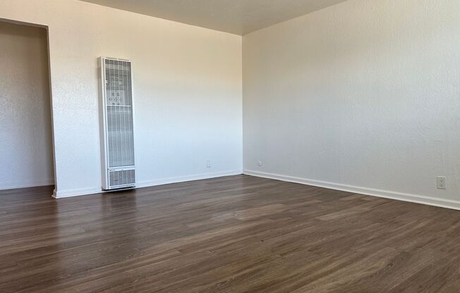 2 beds, 1 bath, 800 sqft, $1,555, Unit 18