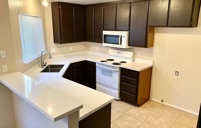 Great 2 bed 2 bath Condo in Hercules -- AVAILABLE NOW !!