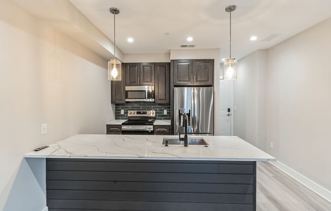 1 bed, 1.5 baths, 1,075 sqft, $1,695, Unit B3-U4