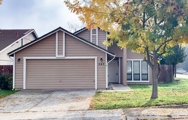 Charming 3 Bedroom 2 Bath Home in the Pocket Area