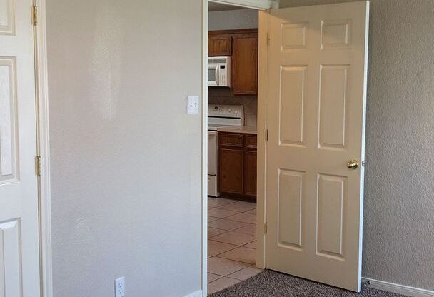 2 beds, 2 baths, $1,100, Unit 5011 Heather Lane - A