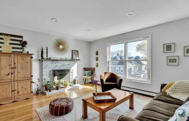 32 SAINT MARKS RD