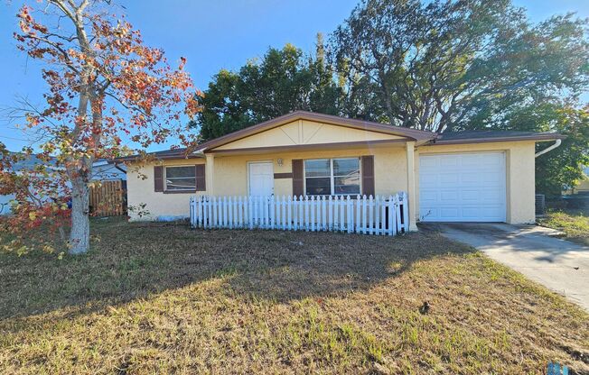 2 Bed 1 Bath HOUSE with 1 Car GARAGE and Large Lanai! - Available for Rent in Holiday, FL