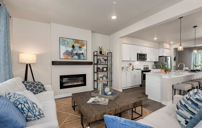 4 Bedroom with Greenspace Privacy!