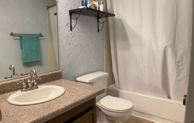 2 beds, 2 baths, $1,595, Unit Unit 1A32