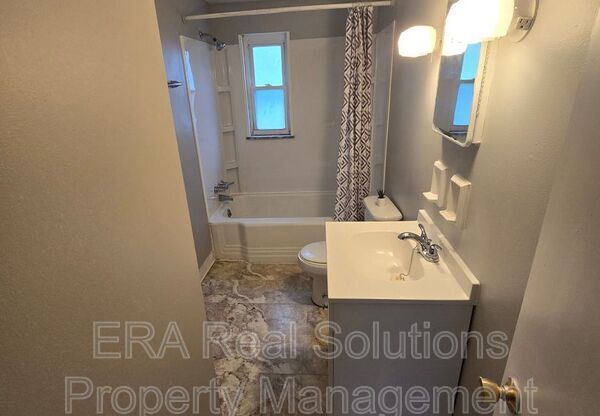 112 N TERRACE AVE