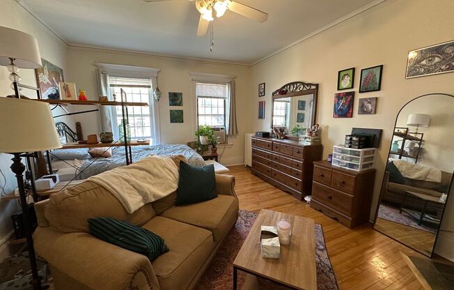 Studio, 1 bath, 525 sqft, $1,925, Unit 303