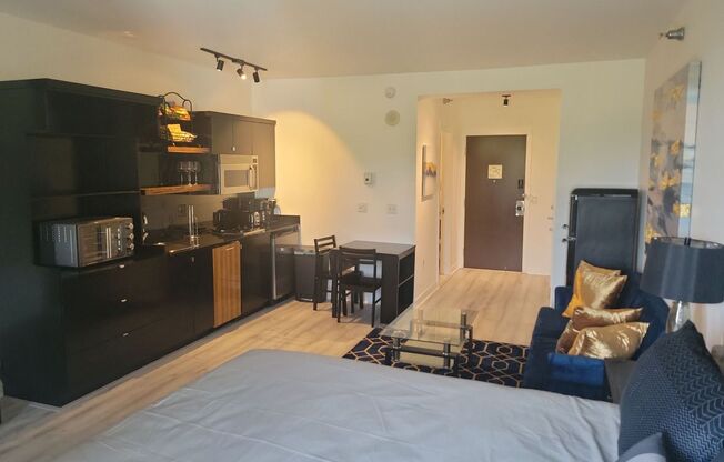 Studio, 1 bath, $1,600, Unit Unit #136