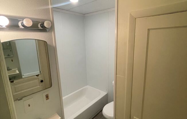 Studio, 1 bath, 800 sqft, $595, Unit Unit C