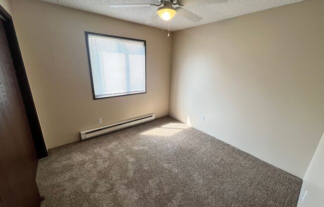 2 beds, 1 bath, 800 sqft, $900, Unit 400-15