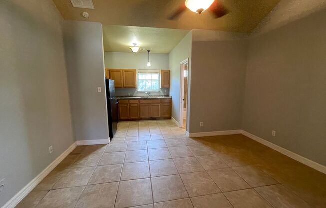 1 bed, 1 bath, 450 sqft, $875, Unit 700