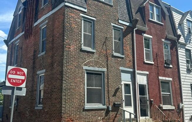 Ready to Move-in Charming 4-Bedroom 2 Bath Home in Pottstown – 202 South Franklin Street