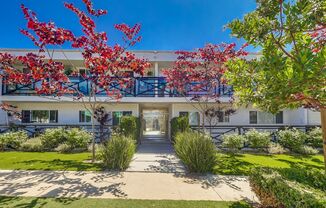 Apartment Building near SoFi with Pool, Covered Parking and Gym