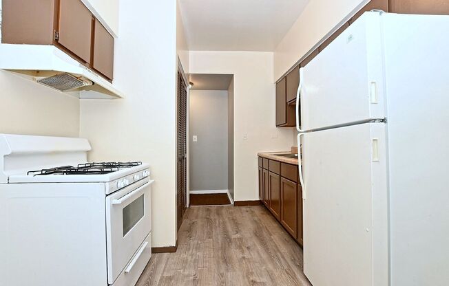 2 beds, 1 bath, 525 sqft, $1,485, Unit 4246 - 1E