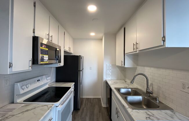 2 beds, 2 baths, 1,100 sqft, $2,000, Unit 113