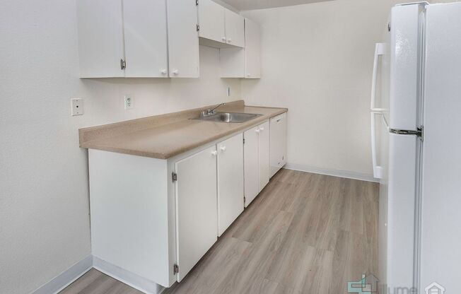 2 beds, 1 bath, 702 sqft, $1,490, Unit 60