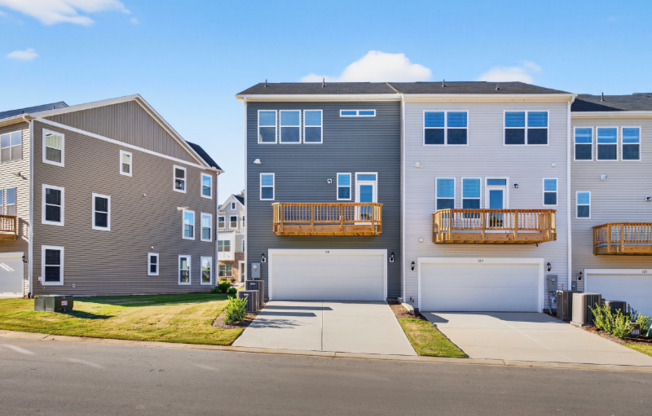 331 CHESAPEAKE CMNS ST