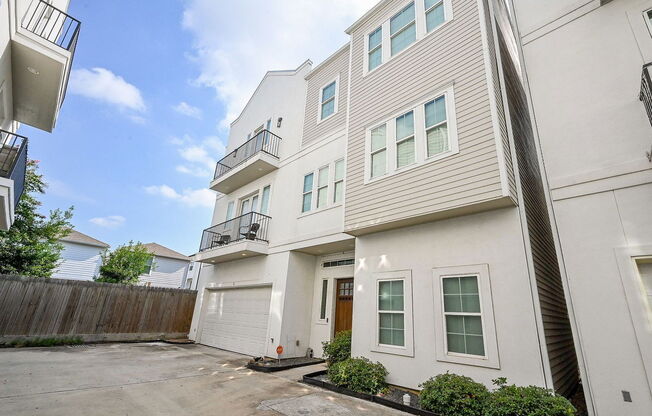955 W 24 ST