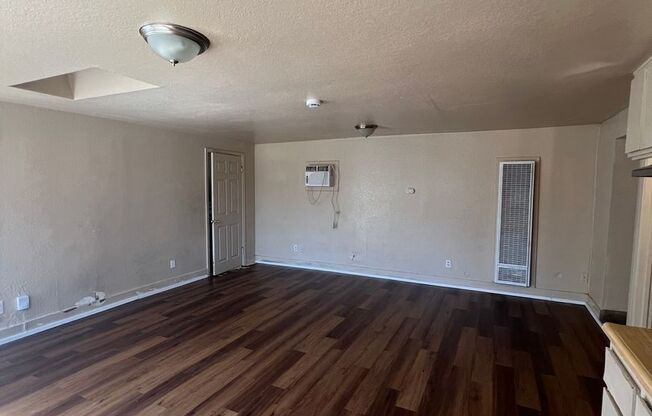 Charming 1-Bedroom Home with Modern Updates in Sacramento