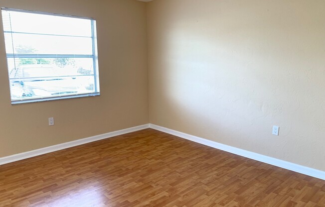 2 beds, 1 bath, $1,595