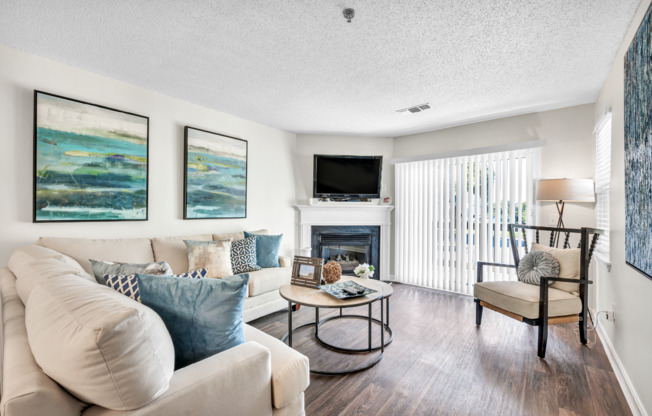 2 beds, 1 bath, 1,024 sqft, $2,245, Unit 10-19