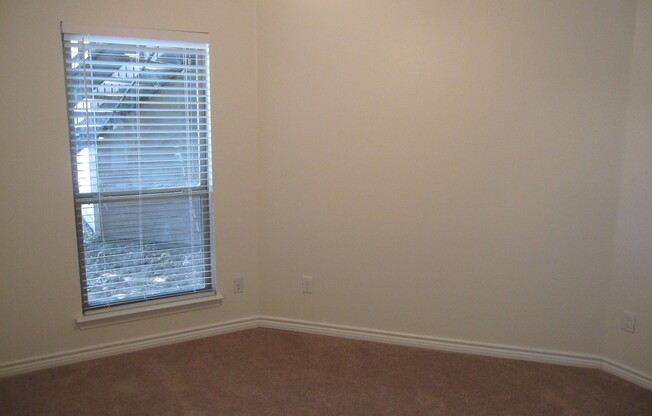2 beds, 1 bath, $1,195
