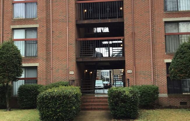 1 bed, 1 bath, $995, Unit 618-3