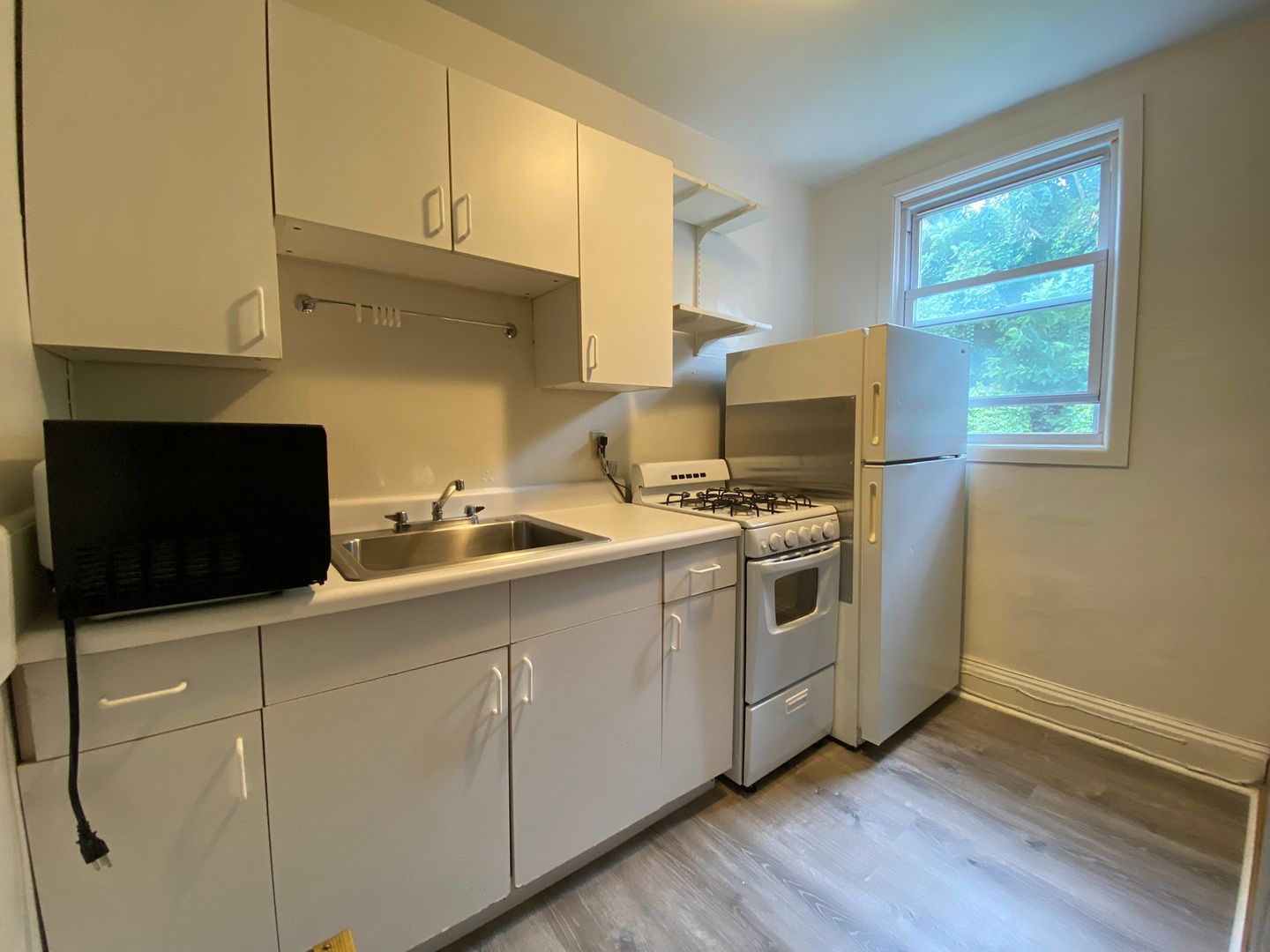 Stunning Two Bedroom in Oakland! One Off-Street Parking Included! Call Today!
