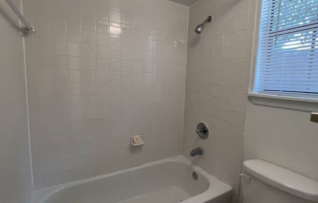 1 bed, 1.5 baths, 714 sqft, $930, Unit 03-017
