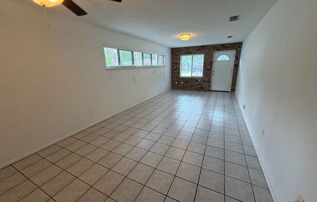 Spacious Duplex in Orlando’s Trendy Milk District with Garage and Washer/Dryer!