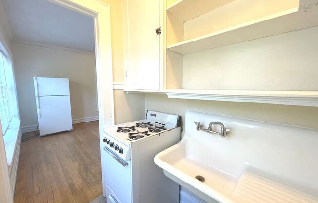 Studio, 1 bath, $795, Unit 306