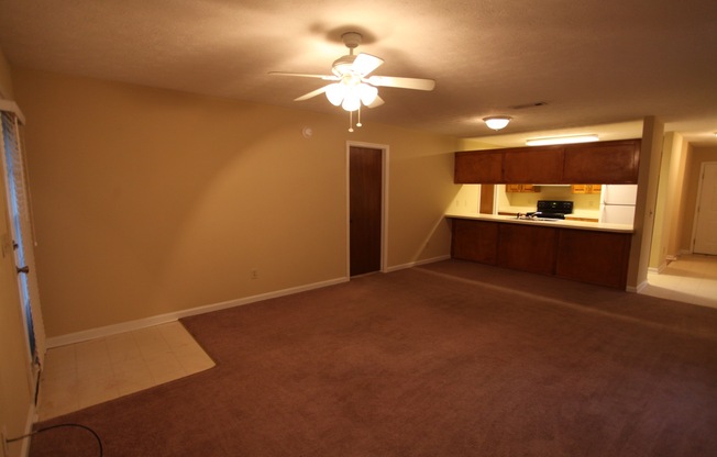 3 beds, 2 baths, $1,250, Unit # 9 B