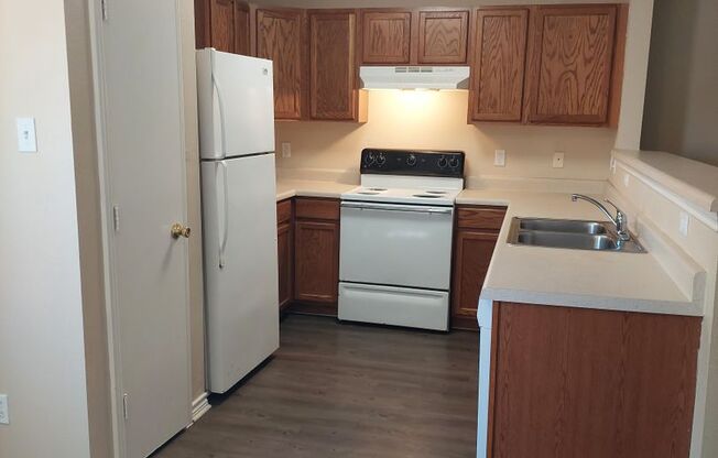 3 beds, 2.5 baths, $1,250, Unit 3