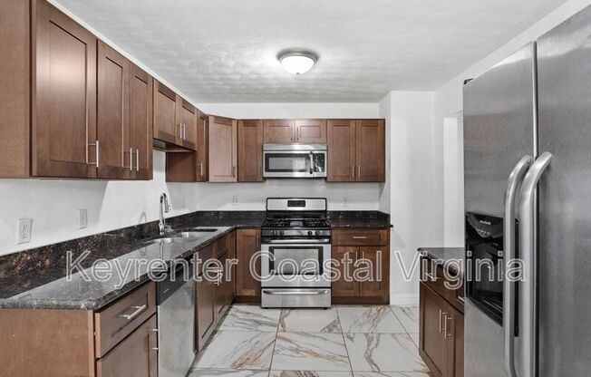 821 OAK AVE