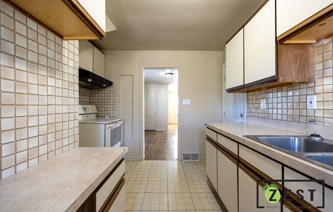 2 beds, 1 bath, $975, Unit Unit 2