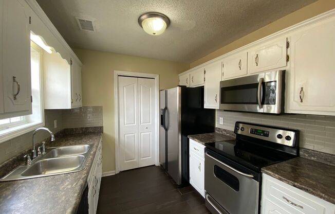 3 beds, 2 baths, $1,400