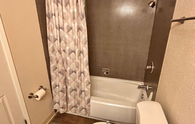 1 bed, 1 bath, $1,325, Unit 56