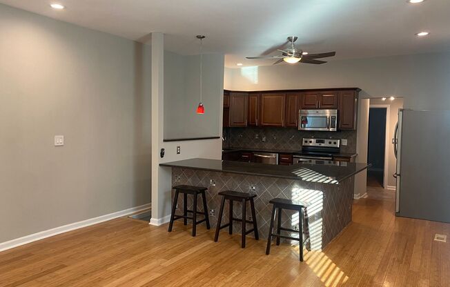 2 beds, 1 bath, $1,550