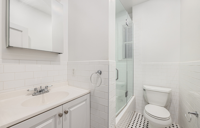 25 W 64 ST