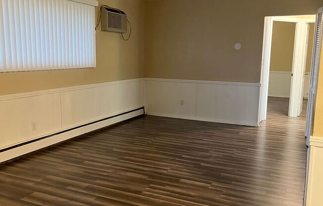 2 beds, 1 bath, $1,020, Unit 101