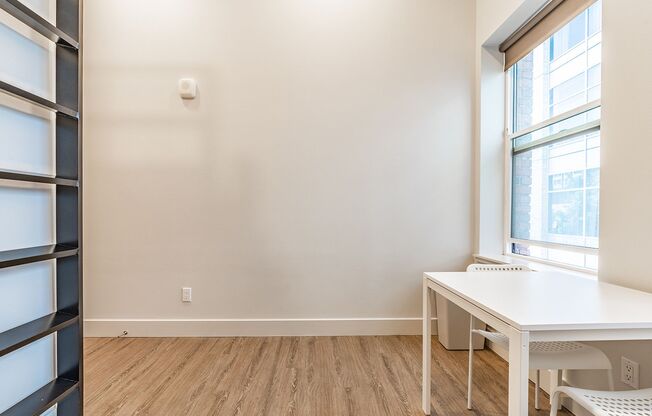 Studio, 1 bath, 345 sqft, $1,095, Unit 522