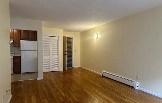 1 bed, 1 bath, 618 sqft, $2,200, Unit 24