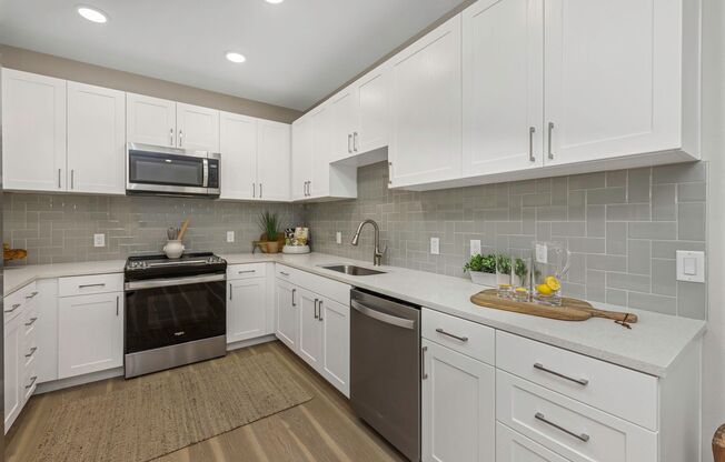 1 bed, 1 bath, 836 sqft, $1,950, Unit B1-103