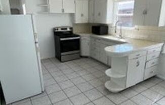 2 beds, 1 bath, 1,077 sqft, $1,250, Unit 380 N 200 E