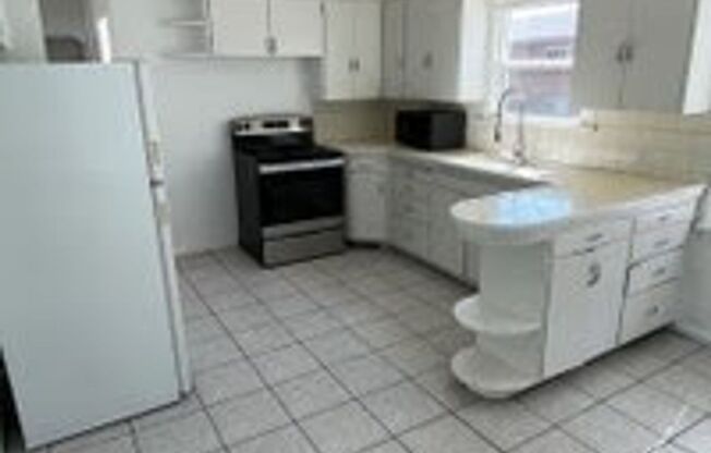 2 beds, 1 bath, 1,077 sqft, $1,250, Unit 380 N 200 E